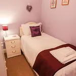 Yardley Manor * Σκάρμπορο