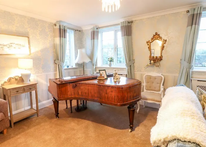 Yardley Manor Holiday home *