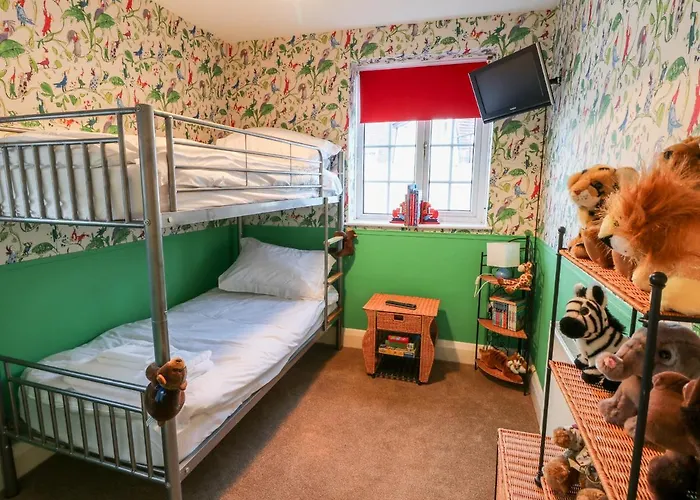 Holiday home Yardley Manor