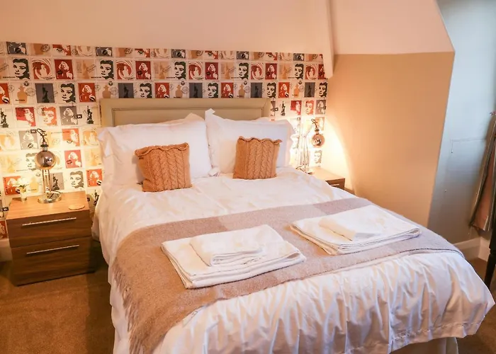 Holiday home Yardley Manor *