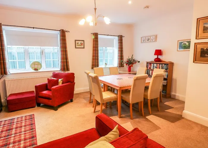 Holiday home Yardley Manor