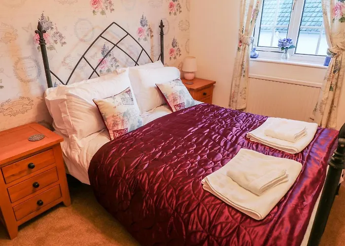 Holiday home Yardley Manor