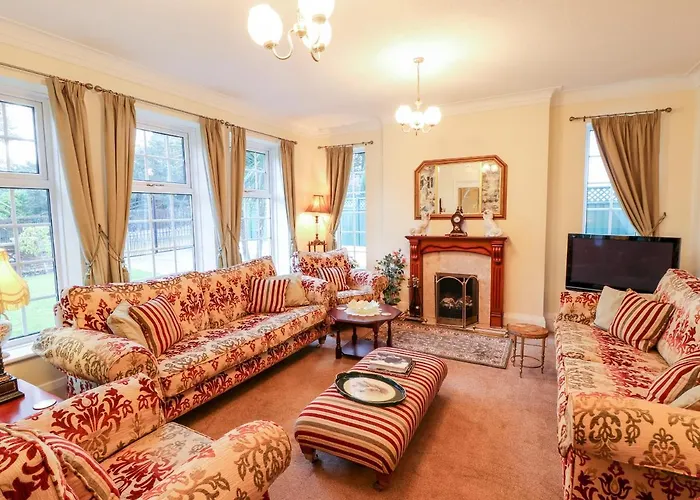 Holiday home Yardley Manor *