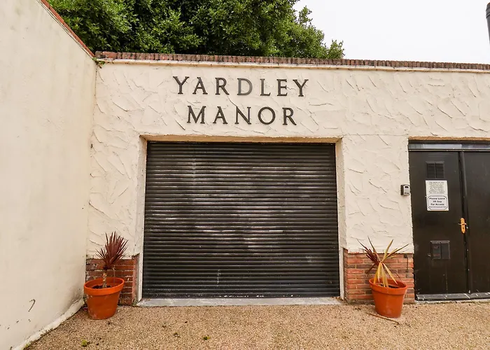 Holiday home Yardley Manor