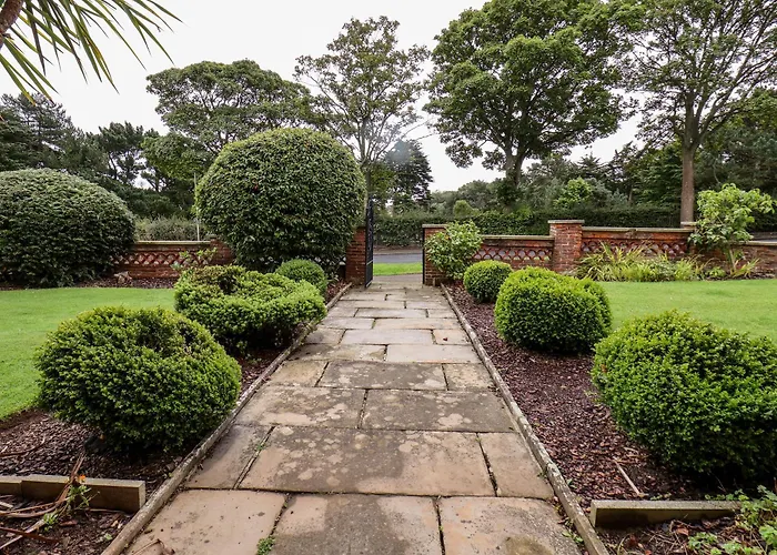 Holiday home Yardley Manor *