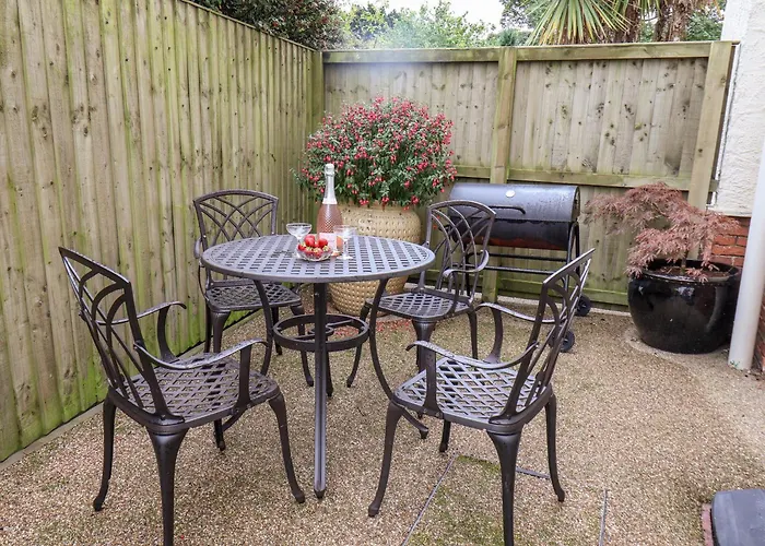 Holiday home Yardley Manor *